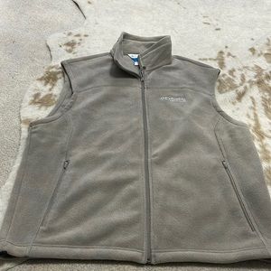 Mens Columbia vest